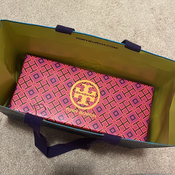 Small Tory Burch shoe box with dust bag and shopping bag (no shoe included) - Picture 11 of 11